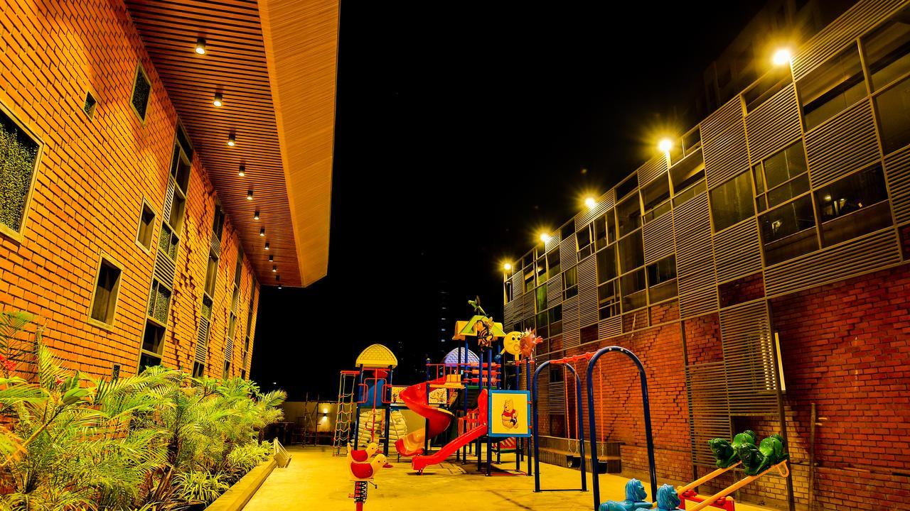 Hotel The Weekend Address Surat Exterior foto