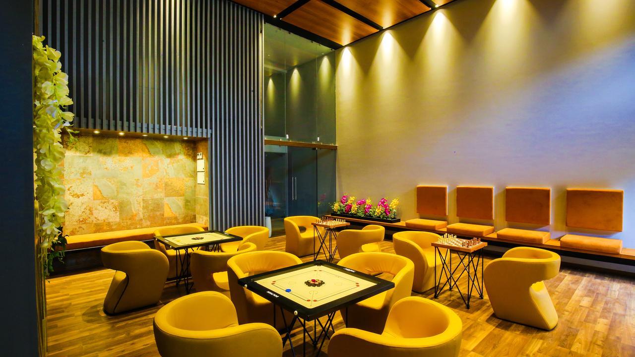 Hotel The Weekend Address Surat Exterior foto