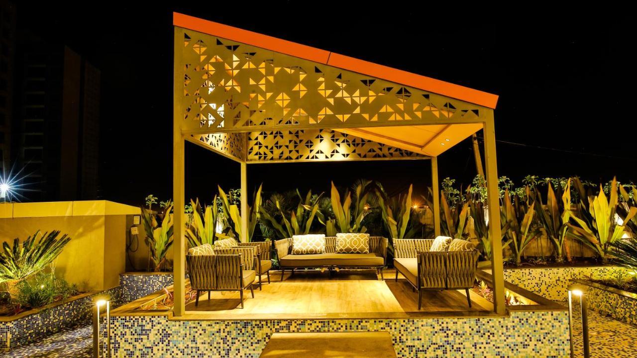 Hotel The Weekend Address Surat Exterior foto