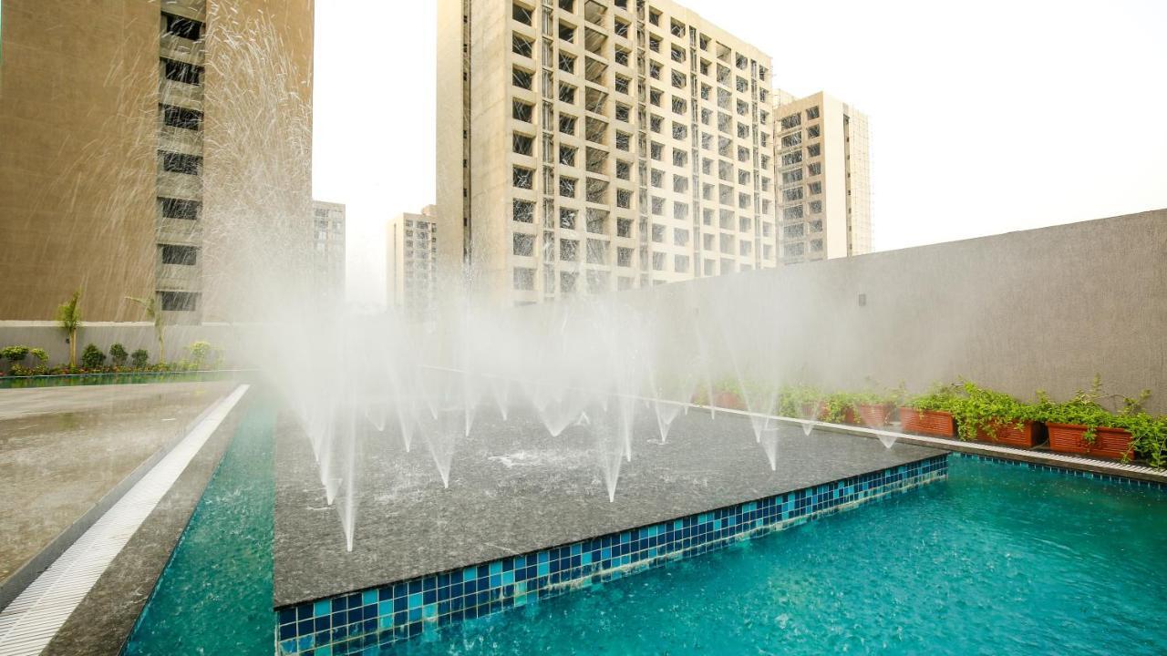 Hotel The Weekend Address Surat Exterior foto
